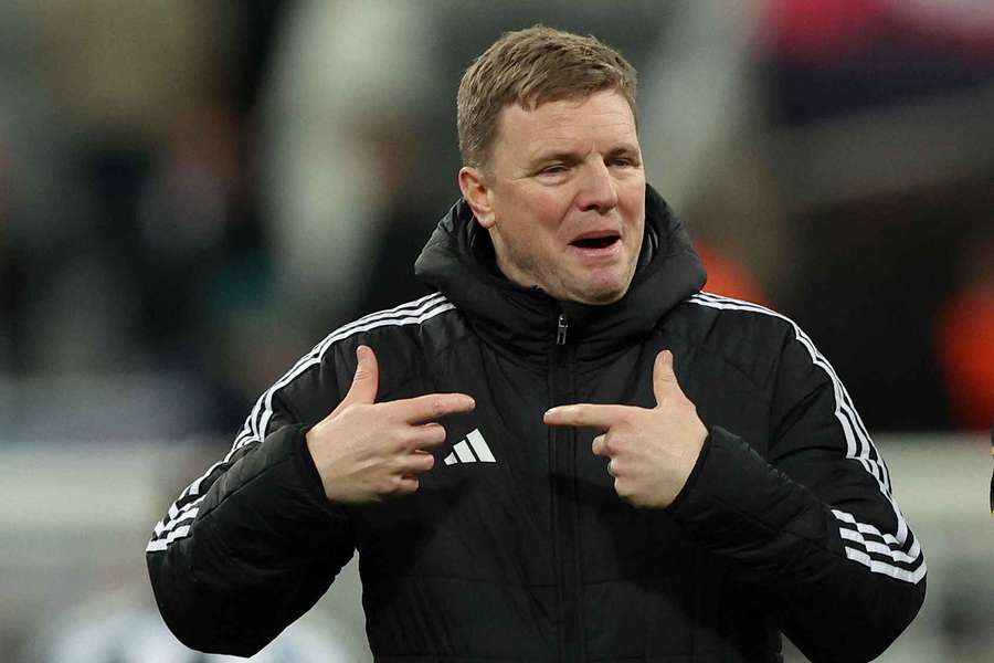 Newcastle chief Hopkinson offers Howe full public support Newcastle chief Hopkinson offers Howe full public support