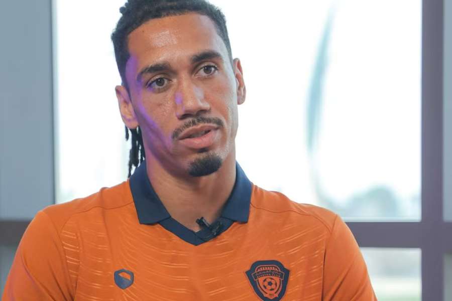 Chris Smalling chegou ao Al Feiha oriundo da Roma