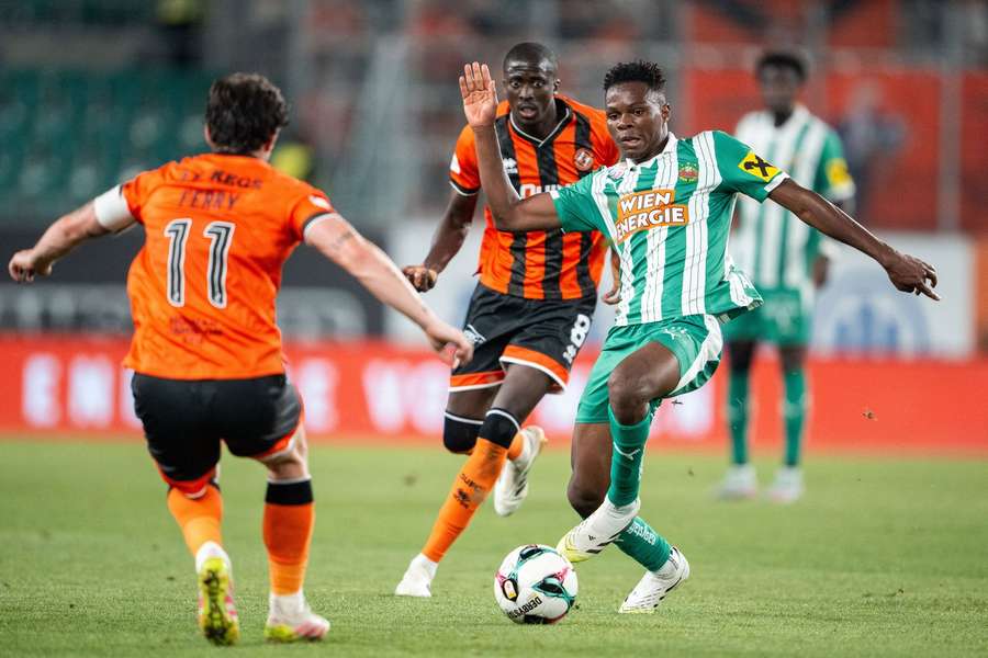 Sangare (r.) beschert Rapid ein sattes Transfer-Plus