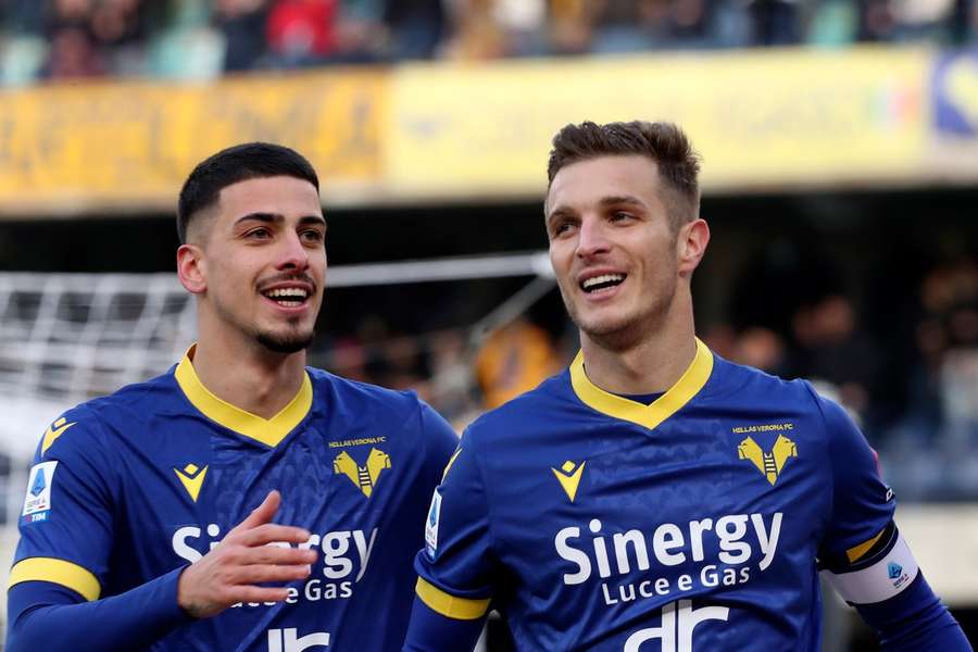 Serie A, il Verona doma il Lecce e abbozza un tentativo di rimonta in chiave salvezza