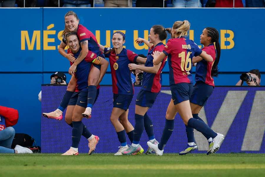 Pina strikes twice as Barca rout Chelsea in Champions League semi