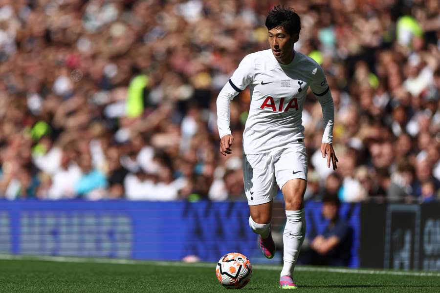 O treinador do Tottenham, Ange Postecoglou, elogiou as qualidades de liderança de Son, que tem experiência como capitão da Coreia do Sul