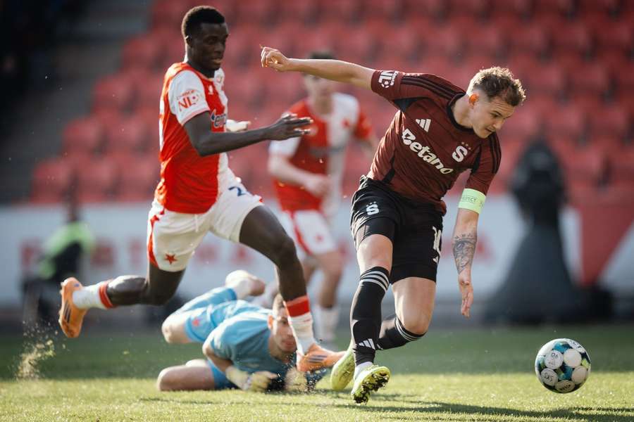 Slavia v mládeži velmi sází i na cizince. Slavia v mládeži velmi sází i na cizince.