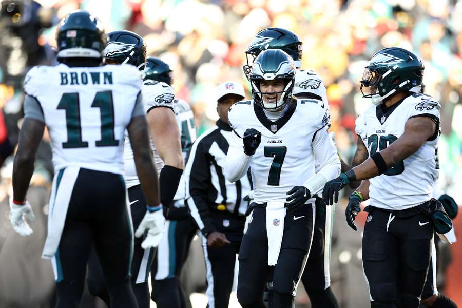 Philadelphia Eagles injury report: Jalen Hurts out, Kenny Pickett active for Cowboys game