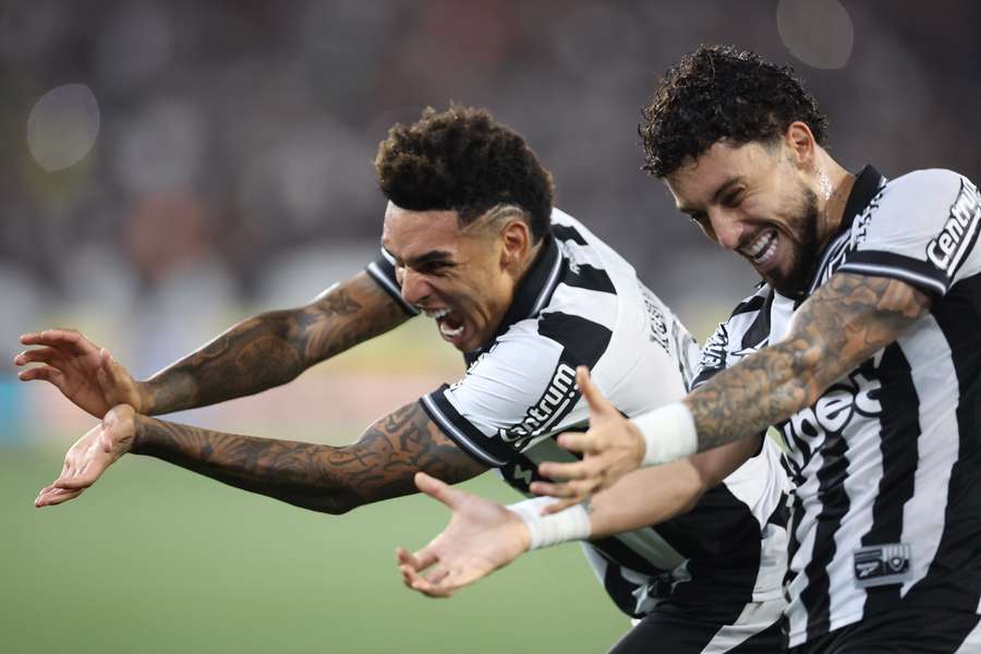 Alex Telles fez a comemoração de Igor Jesus no seu golo