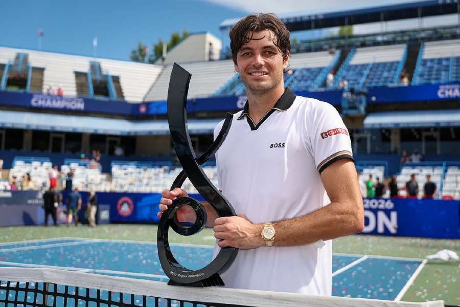 Taylor Fritz celebrates title Taylor Fritz celebrates title
