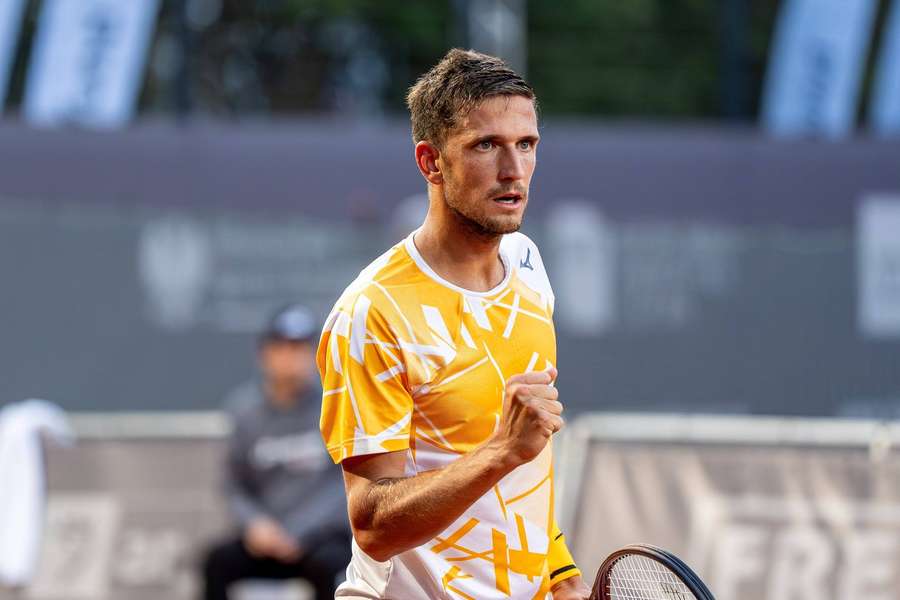 Vít Kopřiva v Buenos Aires postupuje.