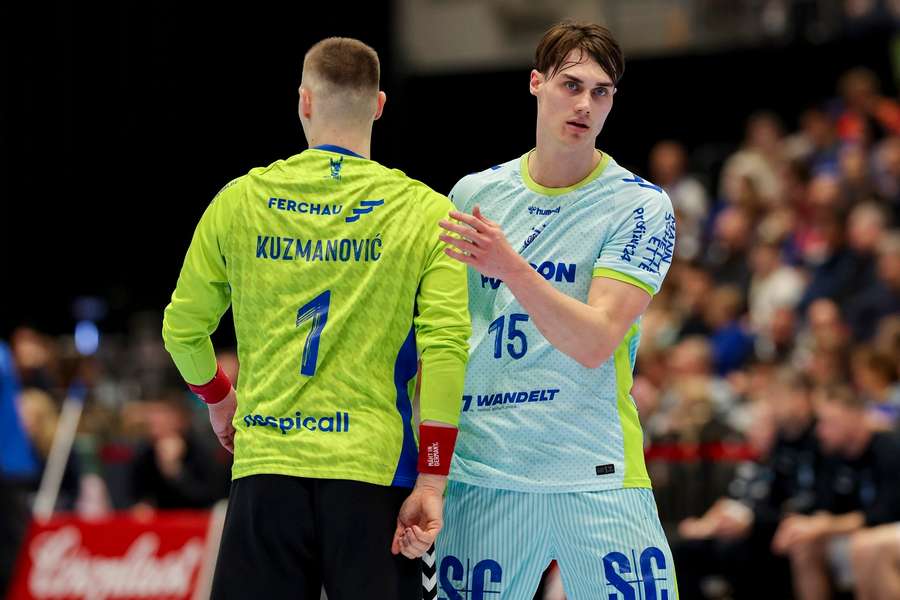 Miro Schluroff (r.) und Keeper Dominik Kuzmanovic sind zwei der Hauptgaranten für den Erfolg der Gummersbacher