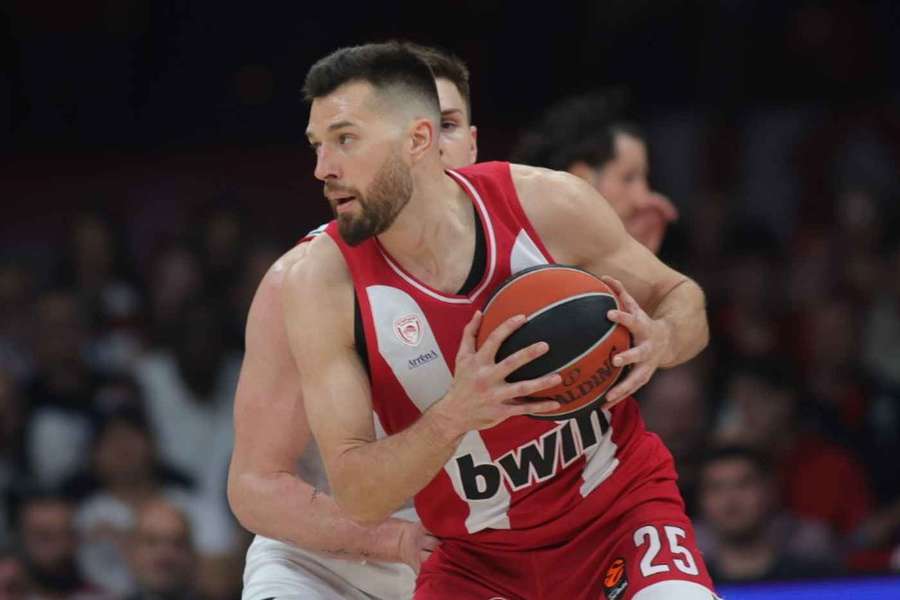 Olympiakos pierwszy na koniec fazy zasadniczej Euroligi, Andadolu Efes z Loydem poza play-off