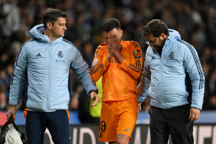 Ceballos, entre lágrimas abandonando Anoeta