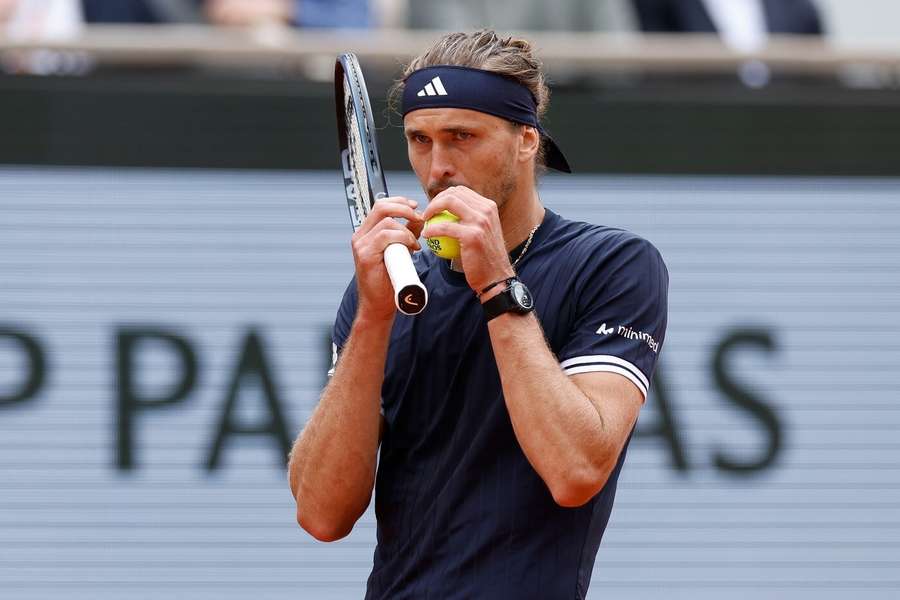 Zverev během zápasu s Menšíkem.