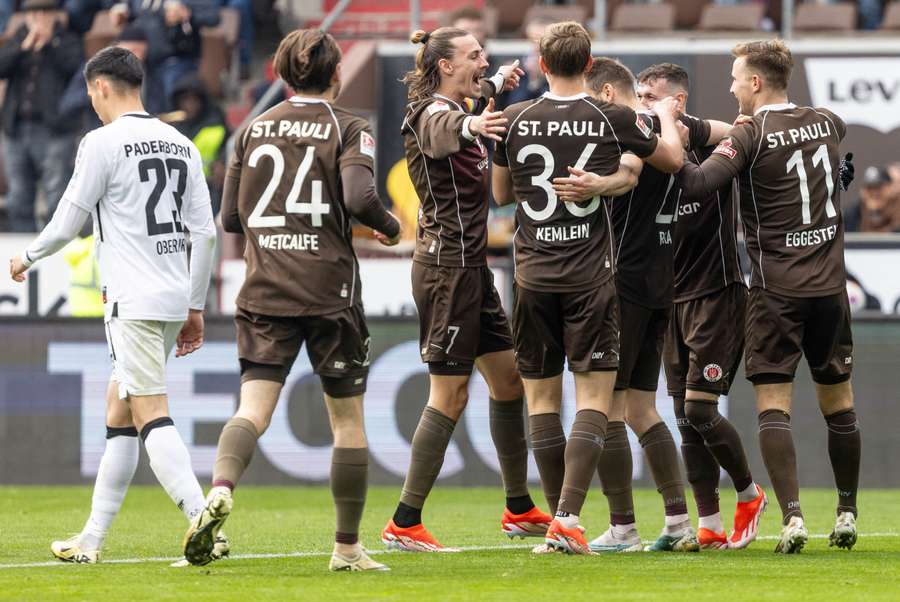 Sankt Pauli ucieka po awans do Bundesligi, zagrało czterech Polaków