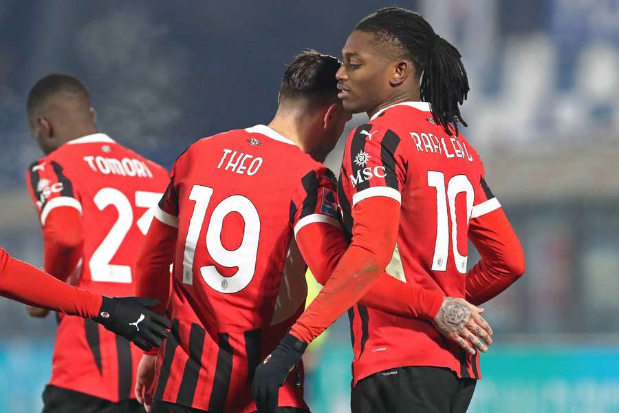 Theo Hernandez (numărul 19) va pleca de la AC Milan