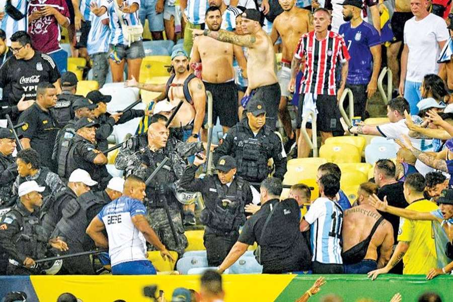 Confrontos nas bancadas do Maracanã obrigaram a intervenção policial