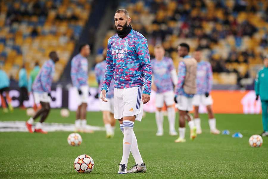 De volta aos treinos, Benzema se mostra pronto para jogo contra o Osasuna