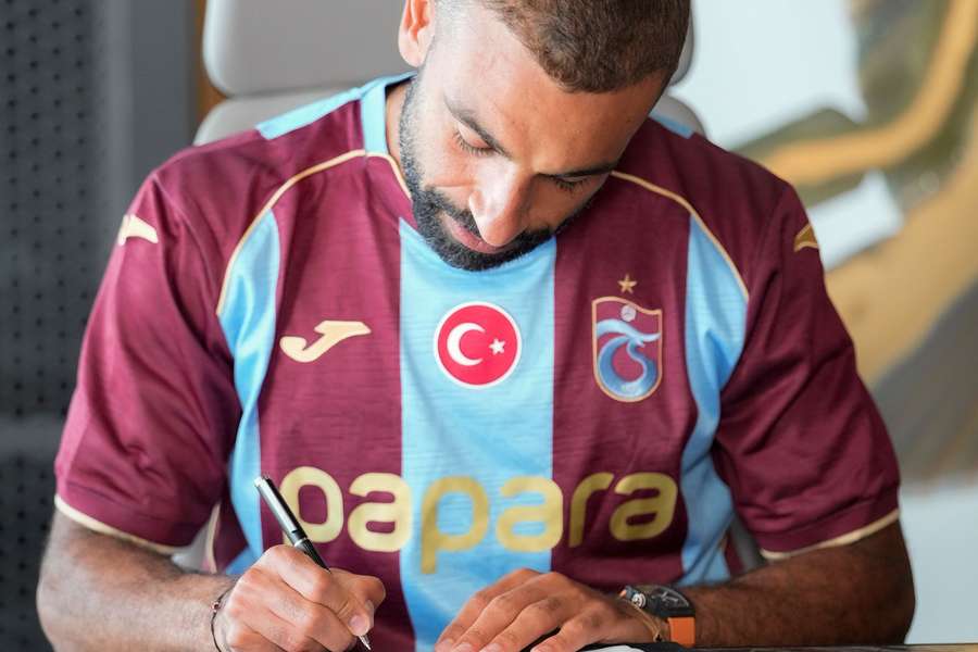 Salah assinou contrato de dois anos com o Trabzonspor Salah assinou contrato de dois anos com o Trabzonspor