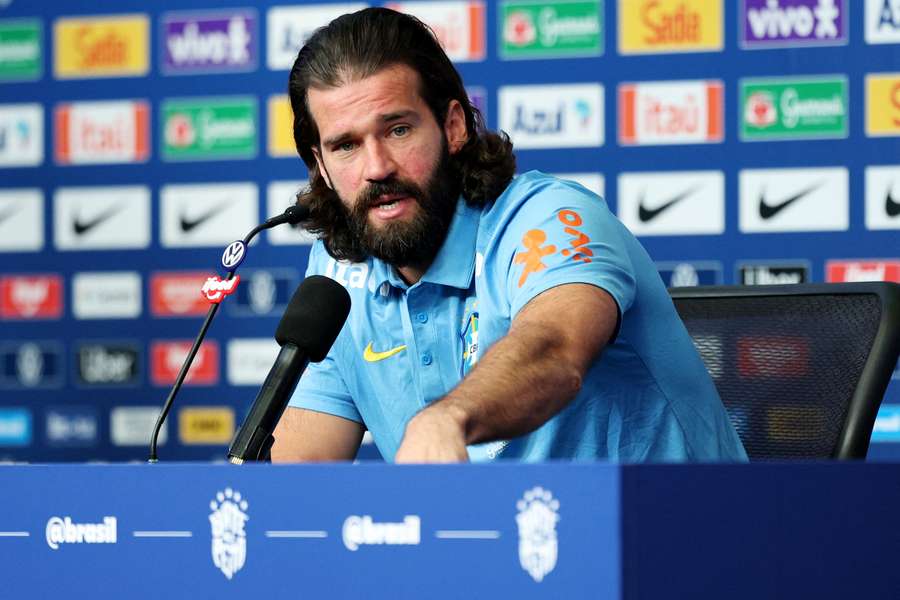 Alisson atiende a la prensa Alisson atiende a la prensa