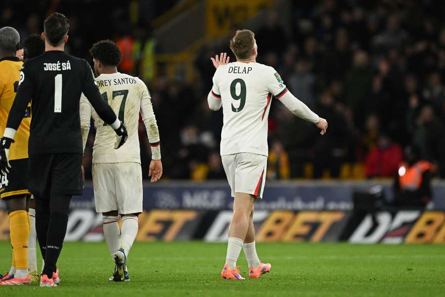 Delap (l.), nachdem er die Ampelkarte gesehen hat Delap (l.), nachdem er die Ampelkarte gesehen hat