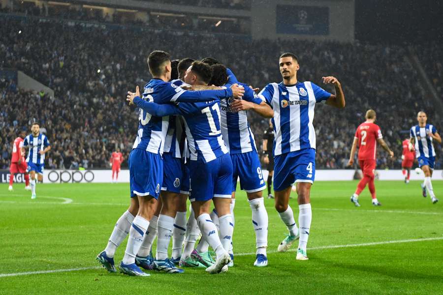 Los jugadores del Oporto celebran un gol en la Champions