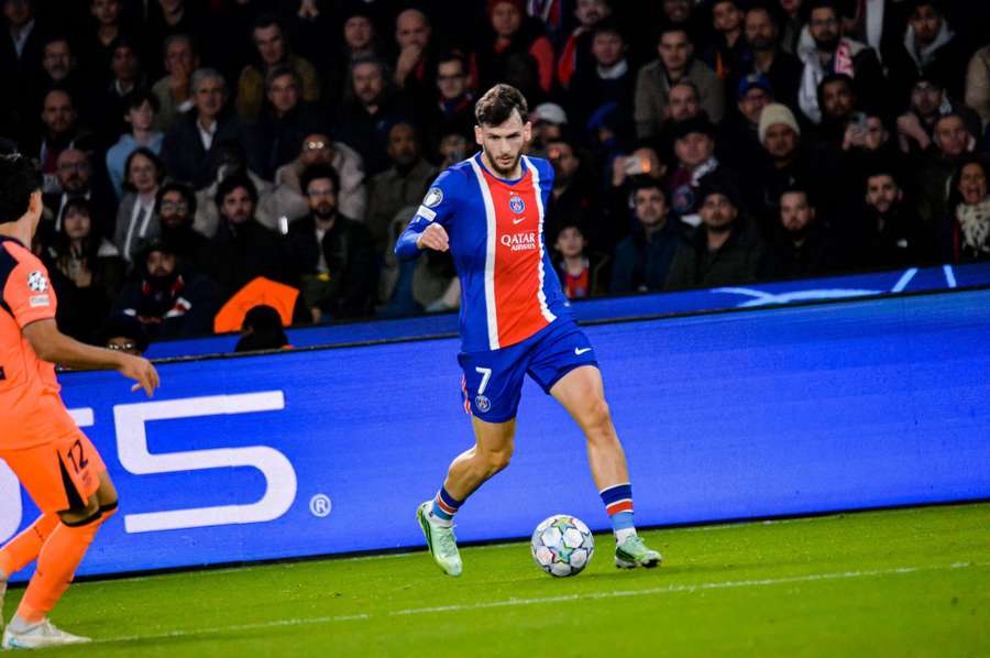 Kvaratskhelia im Spiel gegen Barcelona