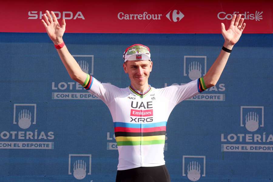 Tadej Pogacar celebra na Vuelta
