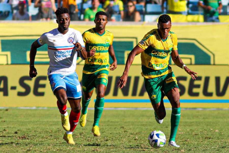 Cuiabá e Bahia duelaram em uma ensolarada Arena Pantanal