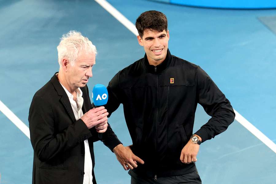 John McEnroe (I) y Carlos Alcaraz (D) John McEnroe (I) y Carlos Alcaraz (D)