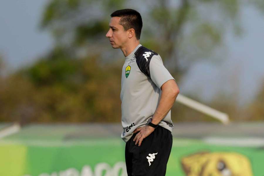 Eduardo Barros é o técnico do Cuiabá