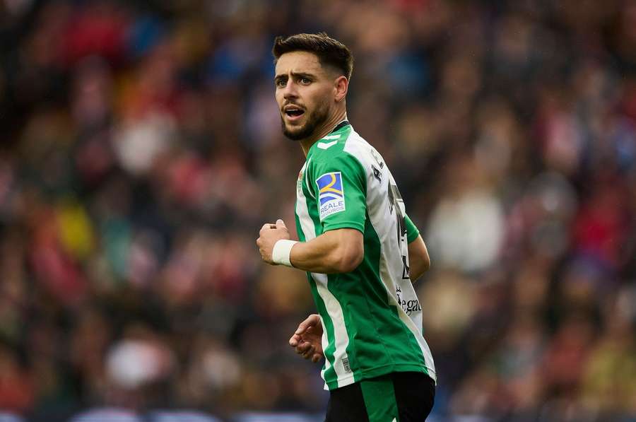 Aston Villa agree deal to sign Real Betis defender Alex Moreno