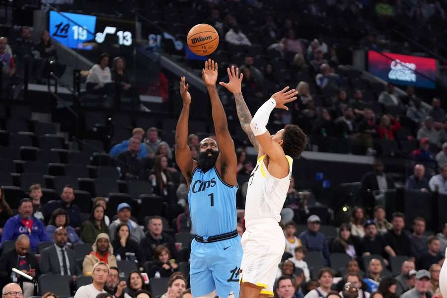 James Harden, segundo máximo triplista de la historia