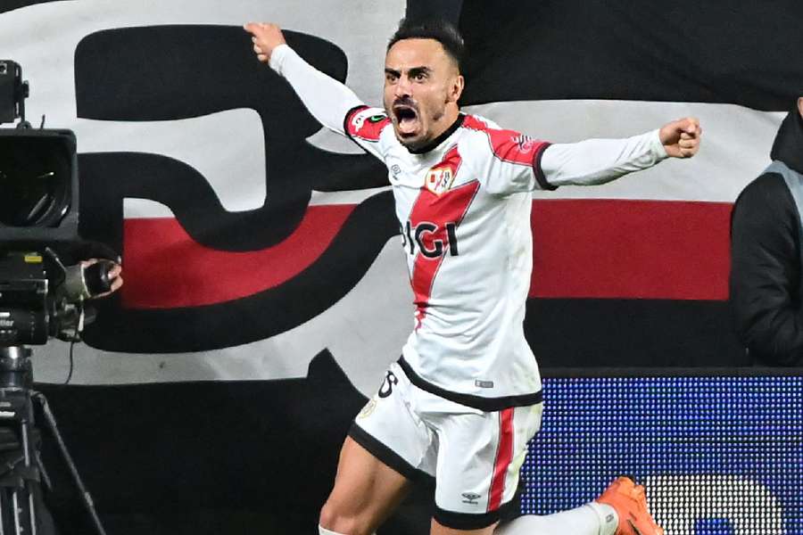 Álvaro, celebrando la victoria Álvaro, celebrando la victoria