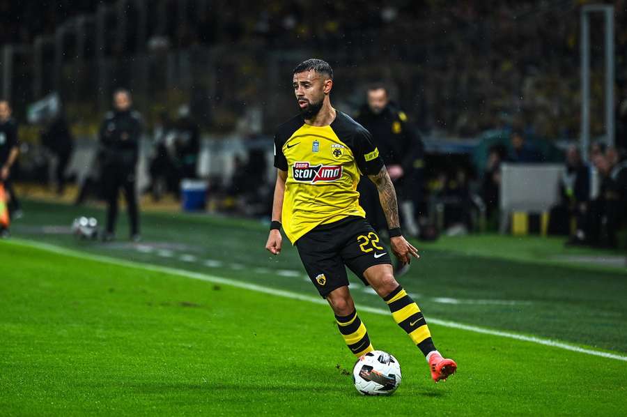 Paolo Fernandes, jugando con el AEK en 2024