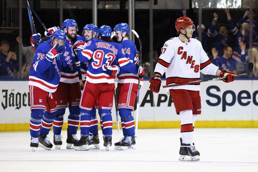 NHL opsummering: Rangers brød Hurricanes sejrsstime med sejr på 5-3 på egen is