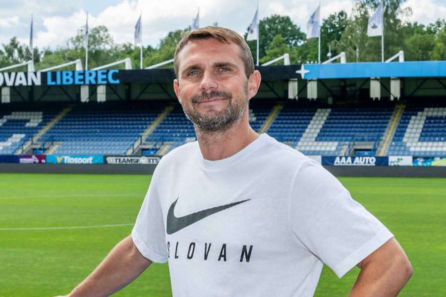 Trenér Ján Navrátil povede s Václavem Kolouškem rezervu Slovanu Liberec ve třetí lize. Trenér Ján Navrátil povede s Václavem Kolouškem rezervu Slovanu Liberec ve třetí lize.