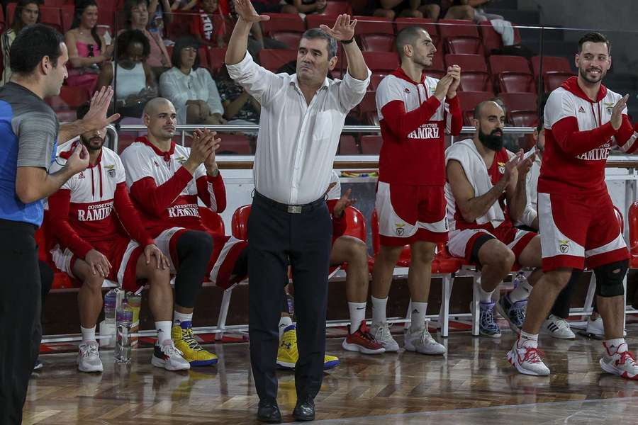 Norberto Alves liderou o Benfica a mais uma vitória no campeonato