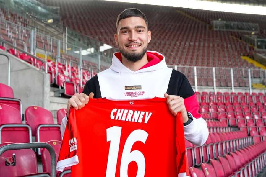 Chernev apresentado no Kaiserslautern