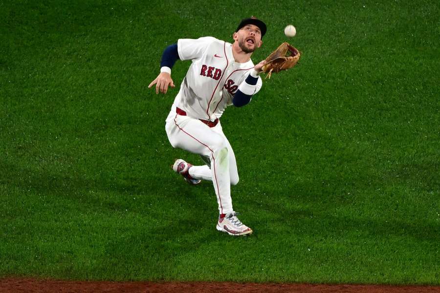 Shortstop Trevor Story, do Red Sox, em ação contra o Cubs no Fenway Park Shortstop Trevor Story, do Red Sox, em ação contra o Cubs no Fenway Park