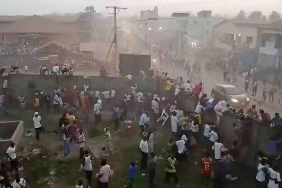 Victims of stadium crush mourned by nation in Guinea