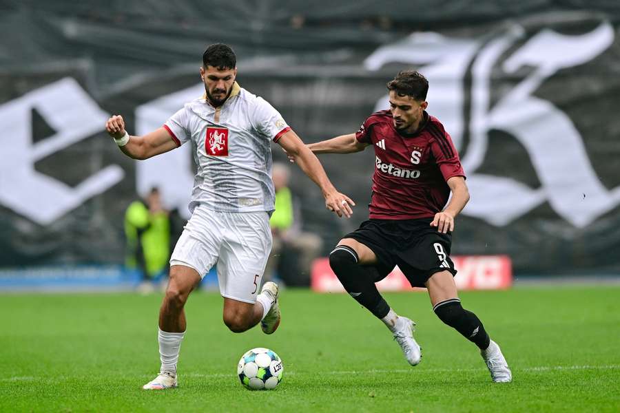 Baník jako největší dravec na trhu? Chce oporu Hradce, s Pardubicemi navzájem střílí miliony