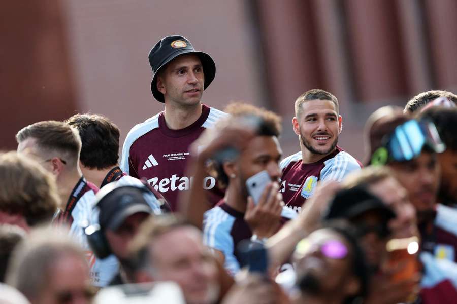 Martinez verlässt Aston Villa nach sechs Jahren Martinez verlässt Aston Villa nach sechs Jahren