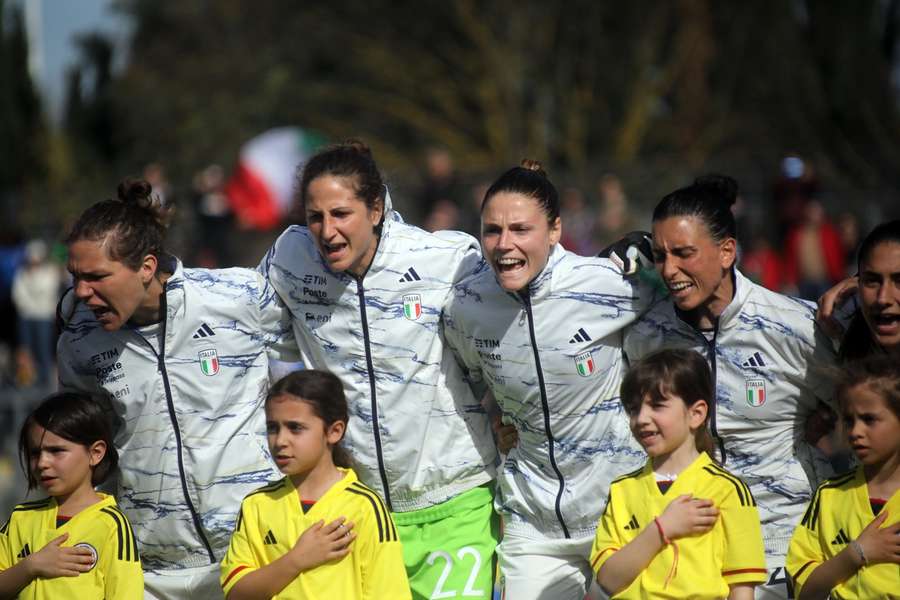 Mondiali donne: tifo per azzurre all' allenamento a porte aperte