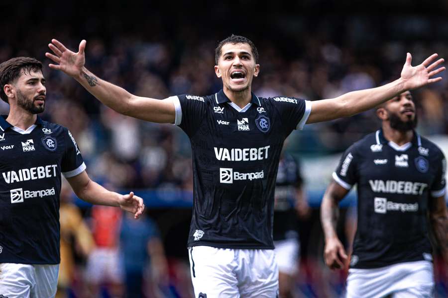 Leão Azul venceu Bahia por 4-1 e abandonou a lanterna-vermelha do Brasileirão