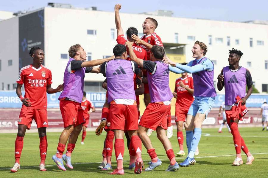 Benfica conquista Taça Revelação de futebol pela primeira vez (2-4)