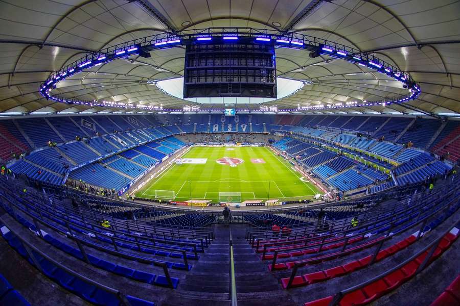 Im Volksparkstadion in Hamburg treffen heute Abend der erste und zweite der 2. Bundesliga aufeinander.