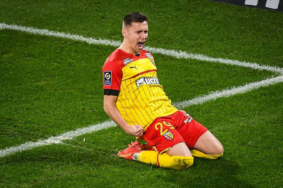 One goal enough for Lens to continue incredible form with win over 10-man Auxerre