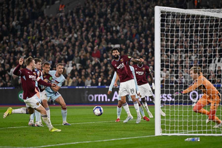 Jarrod Bowen fez os dois golos do West Ham no tempo regulamentar