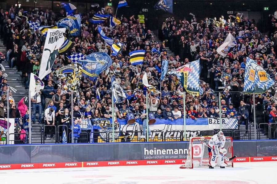 Fans von RB München beim Heimspiel gegen die Adler Mannheim.