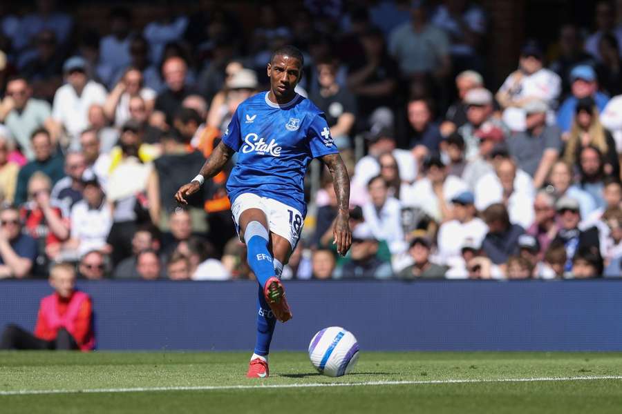 Moyes tribute as Everton announce Young departure