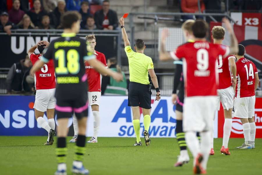 AZ mist geschorste Møller Wolfe tegen Go Ahead Eagles