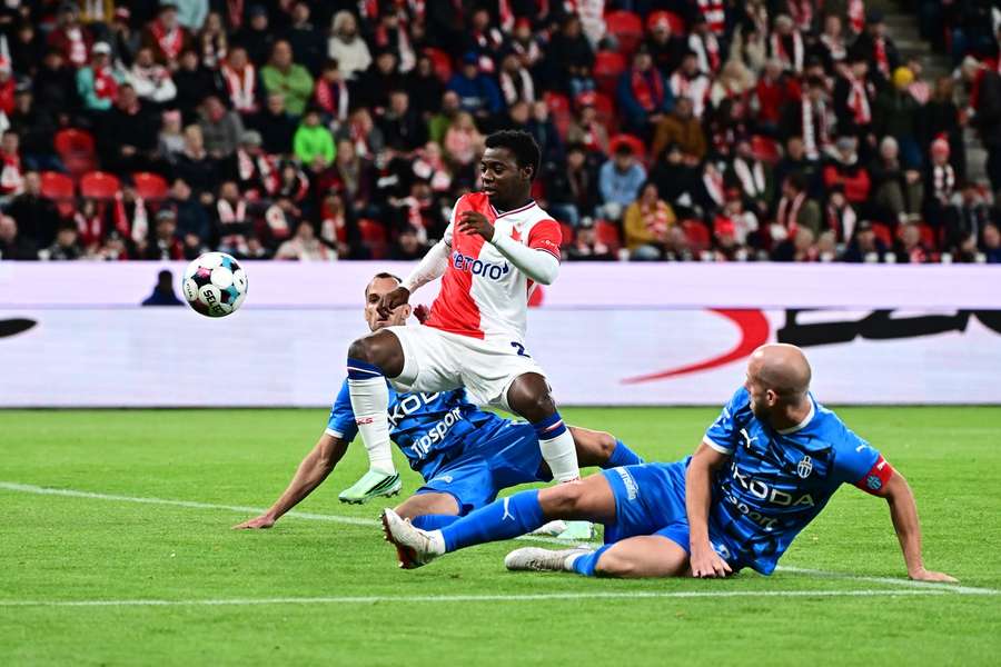 Slavia v Edenu hraje s Boleslaví. Slavia v Edenu hraje s Boleslaví.